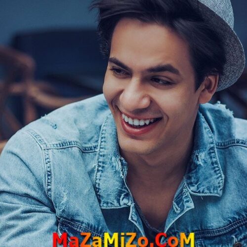 مغني شاب ونجم من نجوم إكس فاكتور