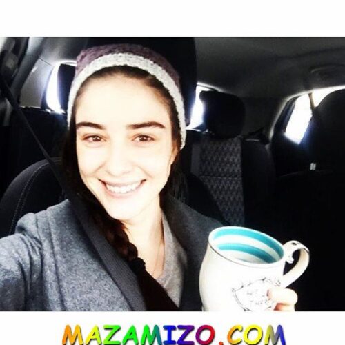 أوزجي جوريل تشرب القهوة