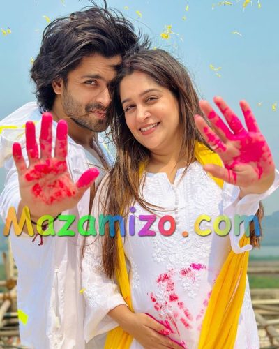 ديبيكا كاكار وزوجها