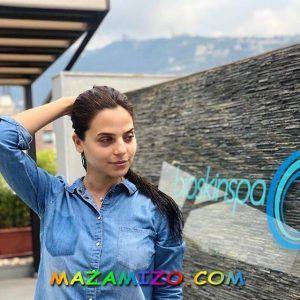 فنانة مرهفة الإحساس ذات وجه طفولي