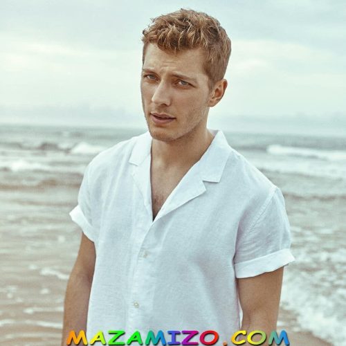 الفنان بوراك توزكوباران ديانته مسلم