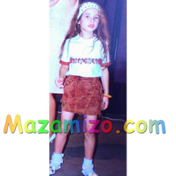 صورة ليها وهي صغيرة صورة ليها وهي صغيرة